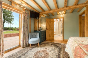 Tamworth B&B Garden & En-suite Bathroom View