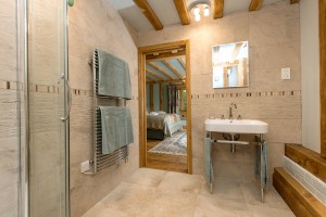 Corner Farm Tamworth Room Bathroom